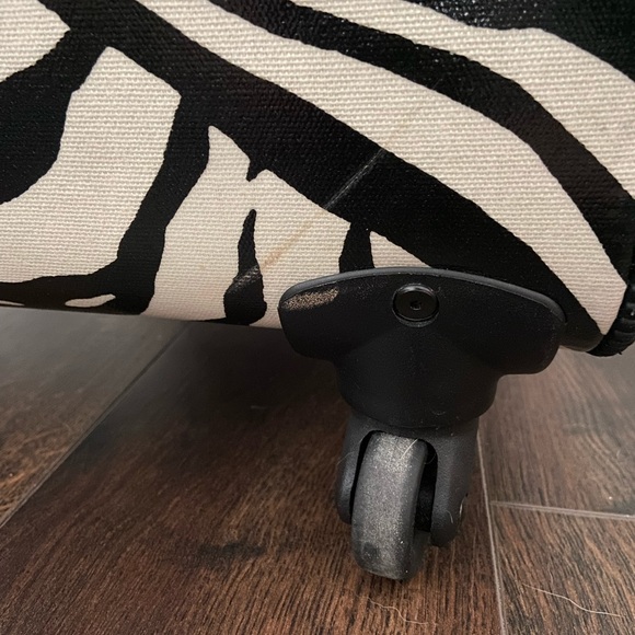 Brighton 22” Weekender Carry-On Zebra Print Luggage LIMITED EDITION - Picture 10 of 12